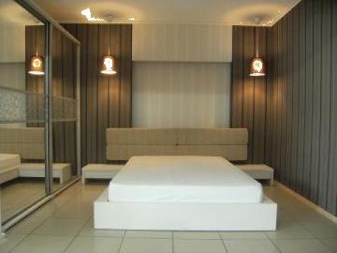 Mobilier dormitor cu dressing cu usi din oglinda de la Keros Design