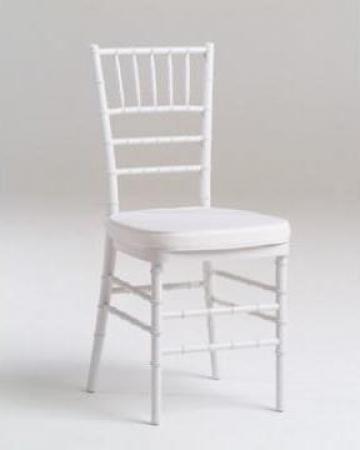 Inchiriere scaune din lemn Chiavari culorile alb sau auriu