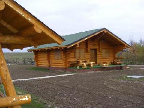 Cabane din lemn rotund de la Romec Trans