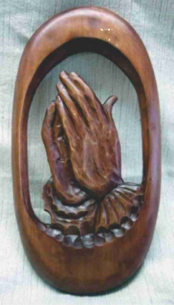 Sculptura medalion Maini in rugaciune decupate