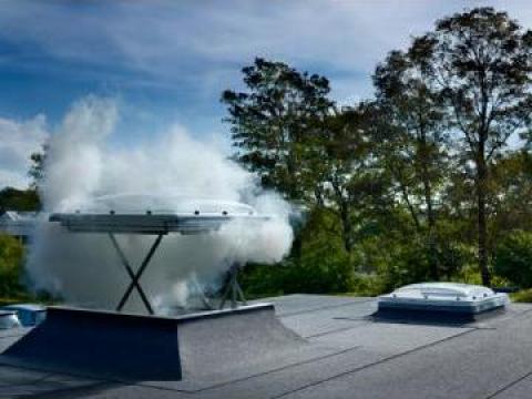 Fereastra acoperis pentru evacuarea fumului Velux CSP de la Astek Concept Construct
