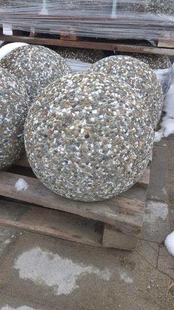 Bolarzi sferici din beton de la Prefabet Srl
