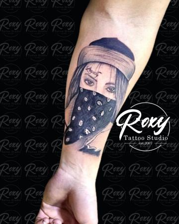 Tatuaje Piercing de la Roxy Tattoo Studio