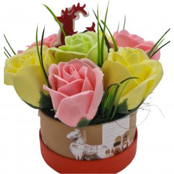Aranjament floral deosebit, Craciun, 7 trandafiri, ren de la Dali Mag Online Srl