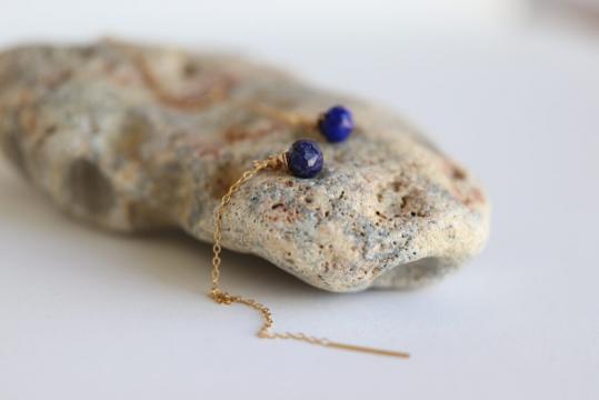 Cercei lapis lazulis si aur filat de la Raw Jewellery Srl