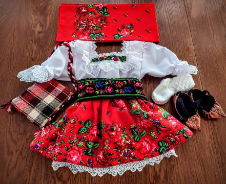 Costum popular fete de Maramures botez