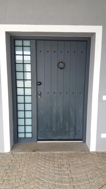 Usa de exterior securizata DoorSystem de la Door System