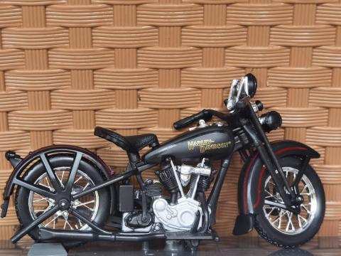 Macheta 1:18 motocicleta Harley-Davidson