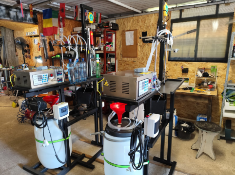 Masina de imbuteliat cu 4 capete de la Presa Ulei