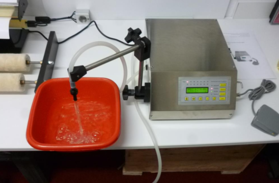 Masina de imbuteliat lichide neacidulate de la Presa Ulei