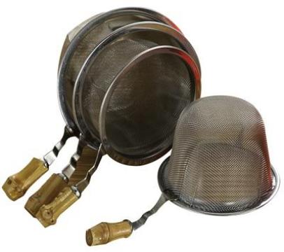 Strecuratoare metalica cu maner bambus - diametru 70 mm