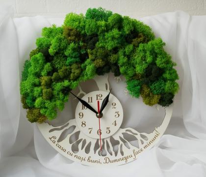 Ceas functional Copacul vietii decorat cu licheni de la Flower Power Gift