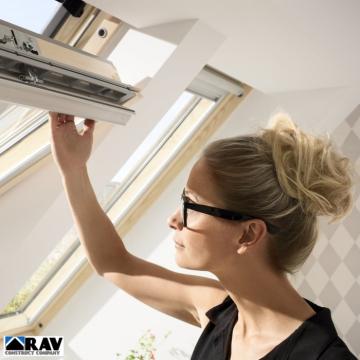 Fereastra Velux GLL 1061 cu rama EDW 1000