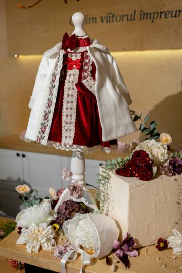 Set palton Daria + rochita Leonor rosu