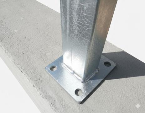 Stalp zincat cu talpa de la Est Metalcab