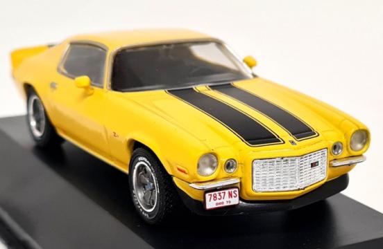Macheta auto Chevrolet Camaro Z 28 1970, galben cu 2 dungi