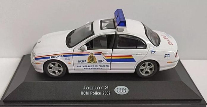 Macheta auto Jaguar S-Type RCM Police Canada 2002 scara 1:43