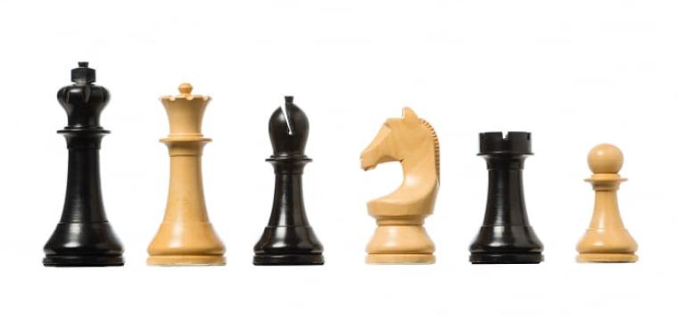 Piese de sah electronice din lemn oficial FIDE (cu greutate) de la Chess Events Srl