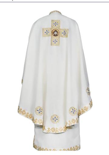 Vesmant brodat cu ornamente si cruci