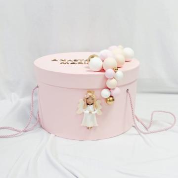 Cutie rotunda trusou personalizata handmade Ingeras roz de la Milan Handmade Srl